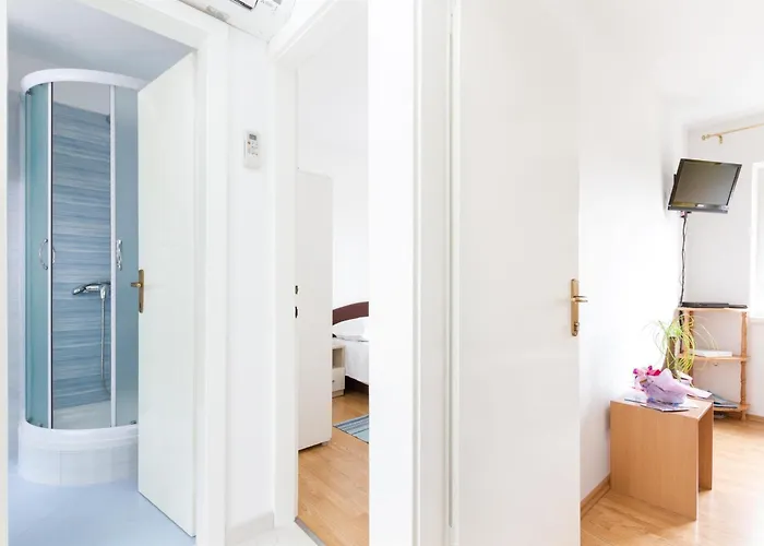 Apartment Varosanka Split